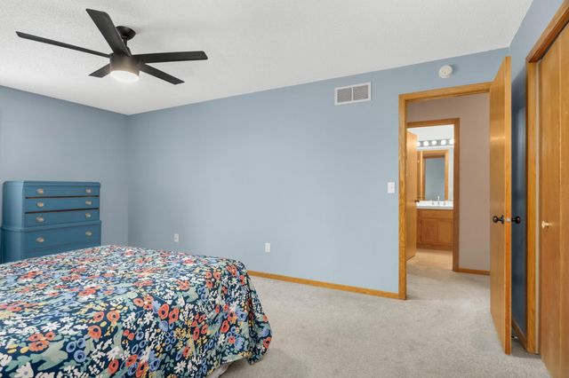 2210 Ranchview Lane N 120, Plymouth, MN 55447