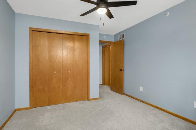 2210 Ranchview Lane N 120, Plymouth, MN 55447