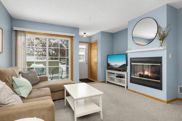 2210 Ranchview Lane N 120, Plymouth, MN 55447