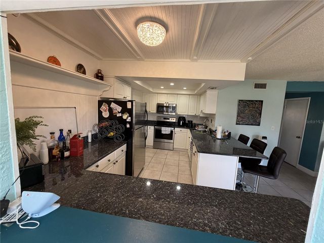 8414 17TH STREET N, St Petersburg, FL 33702