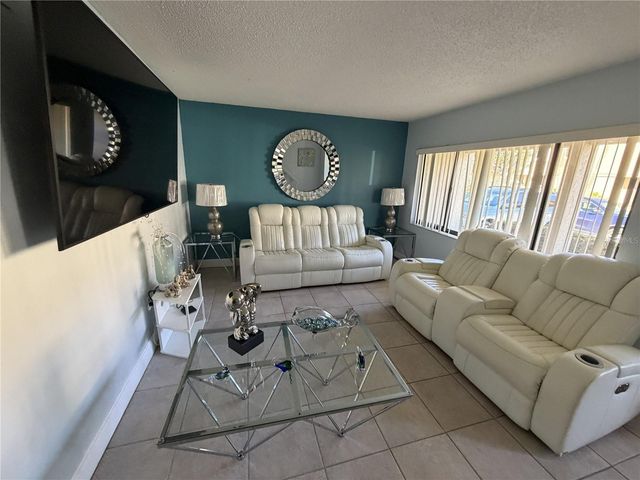 8414 17TH STREET N, St Petersburg, FL 33702