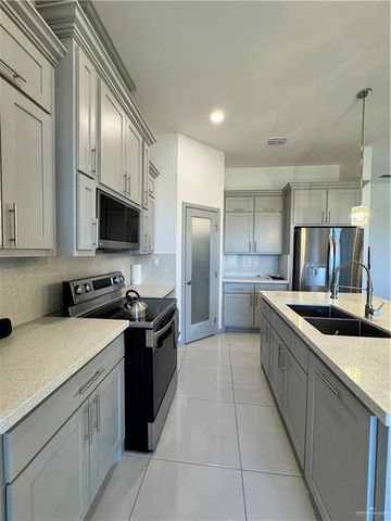 1207 E Danielle Avenue, Pharr, TX 78577