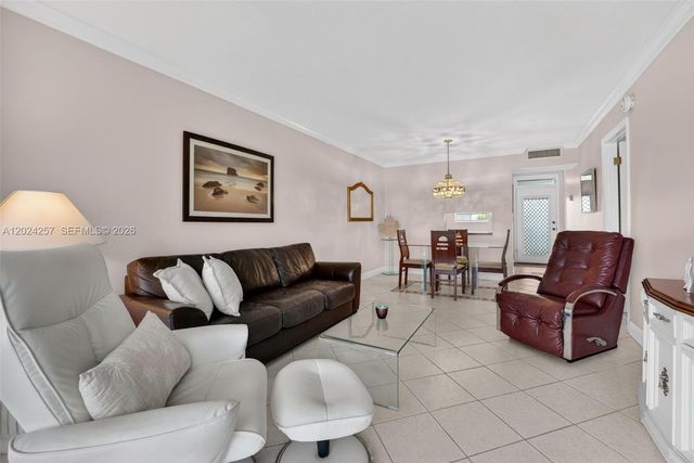 2800 NW 47th Ter 303B, Lauderdale Lakes, FL 33313