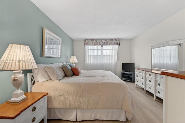 2800 NW 47th Ter 303B, Lauderdale Lakes, FL 33313