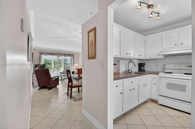 2800 NW 47th Ter 303B, Lauderdale Lakes, FL 33313