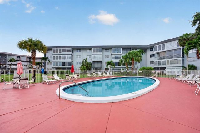 2800 NW 47th Ter 303B, Lauderdale Lakes, FL 33313
