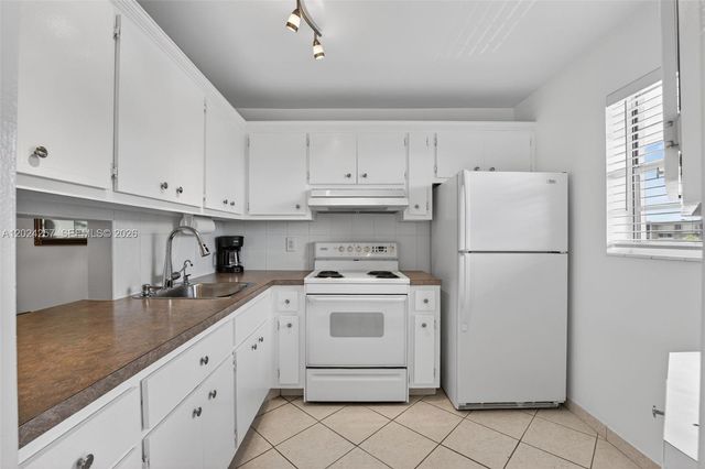 2800 NW 47th Ter 303B, Lauderdale Lakes, FL 33313