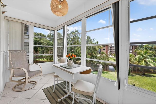 2800 NW 47th Ter 303B, Lauderdale Lakes, FL 33313