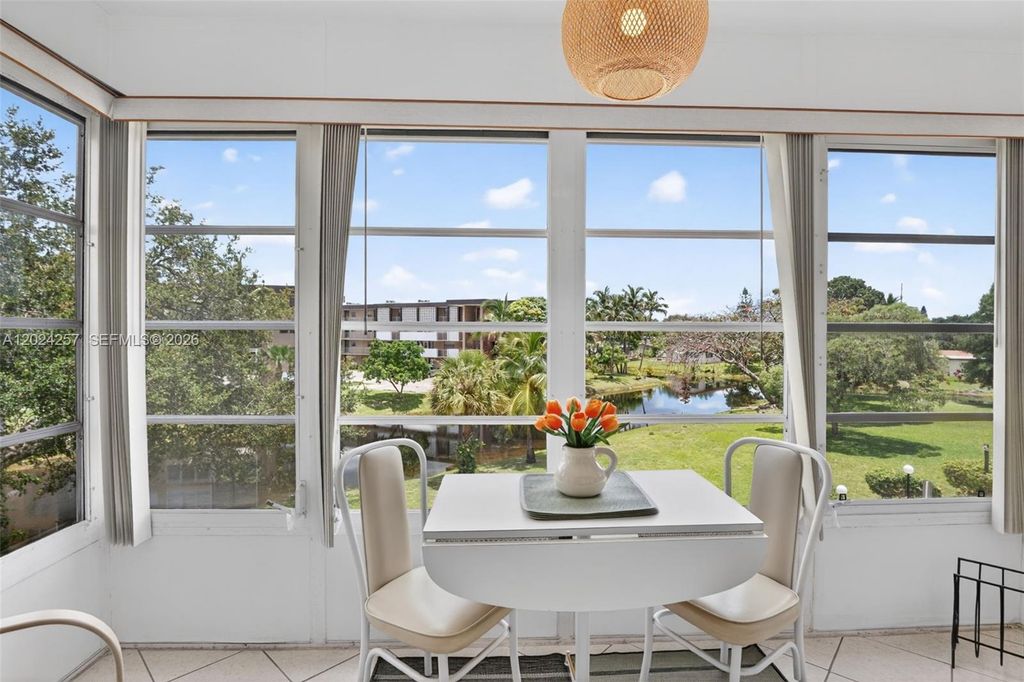 2800 NW 47th Ter 303B, Lauderdale Lakes, FL 33313