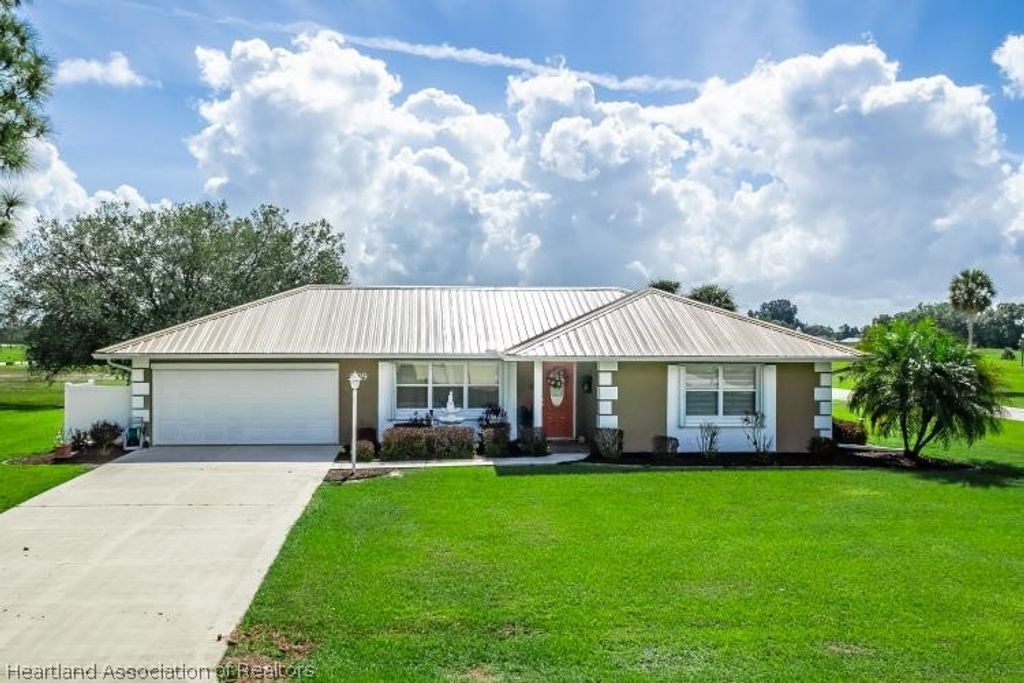 609 Holly Drive, Sebring, FL 33876