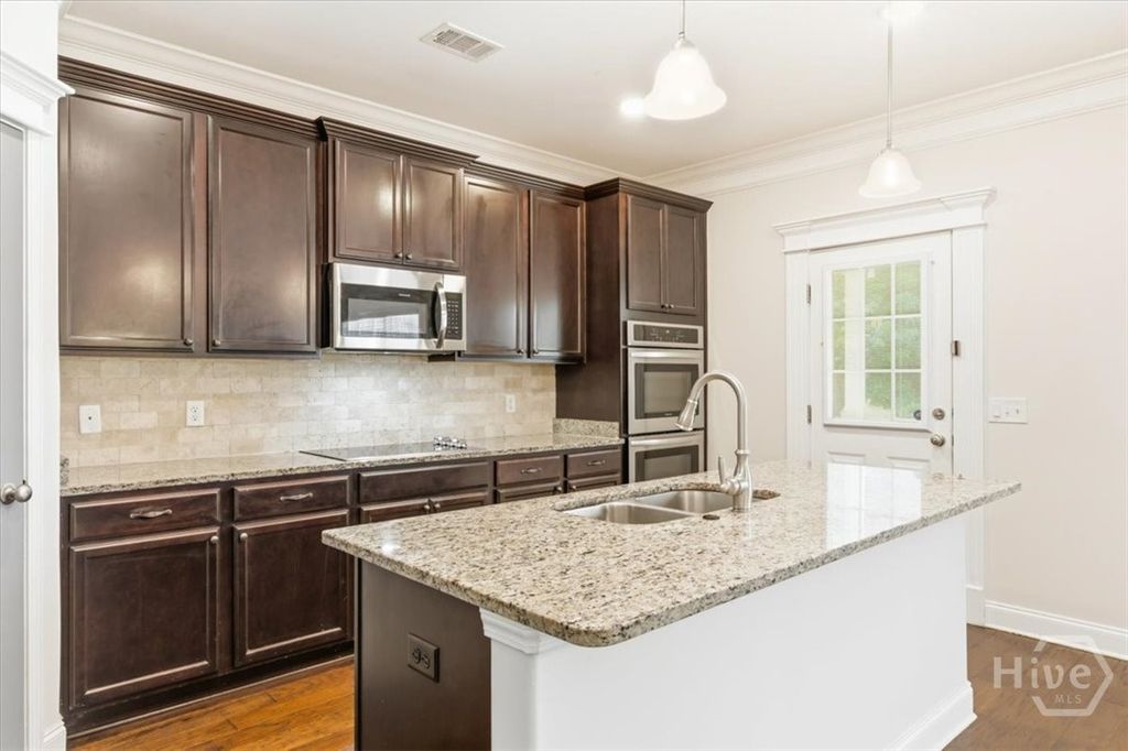 Image 13 of property listing at 15 Roundstone Way, Richmond Hill, GA 31324