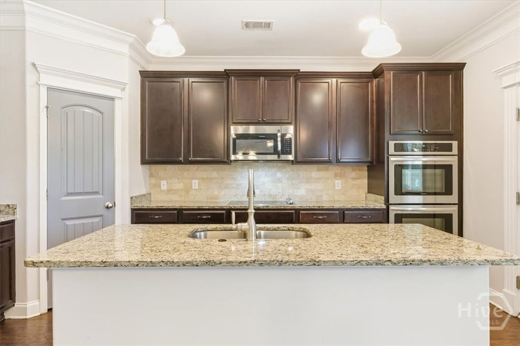 Image 14 of property listing at 15 Roundstone Way, Richmond Hill, GA 31324