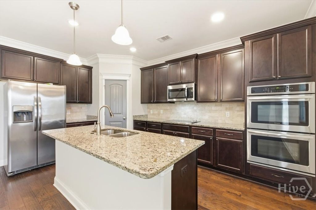Image 15 of property listing at 15 Roundstone Way, Richmond Hill, GA 31324