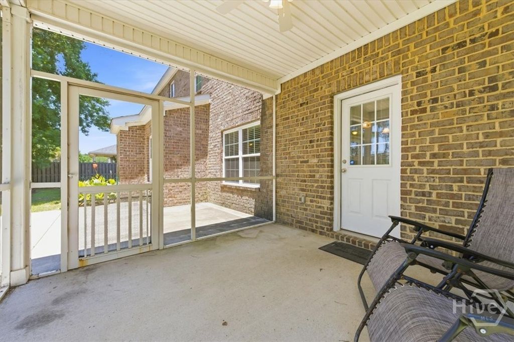 Image 17 of property listing at 15 Roundstone Way, Richmond Hill, GA 31324