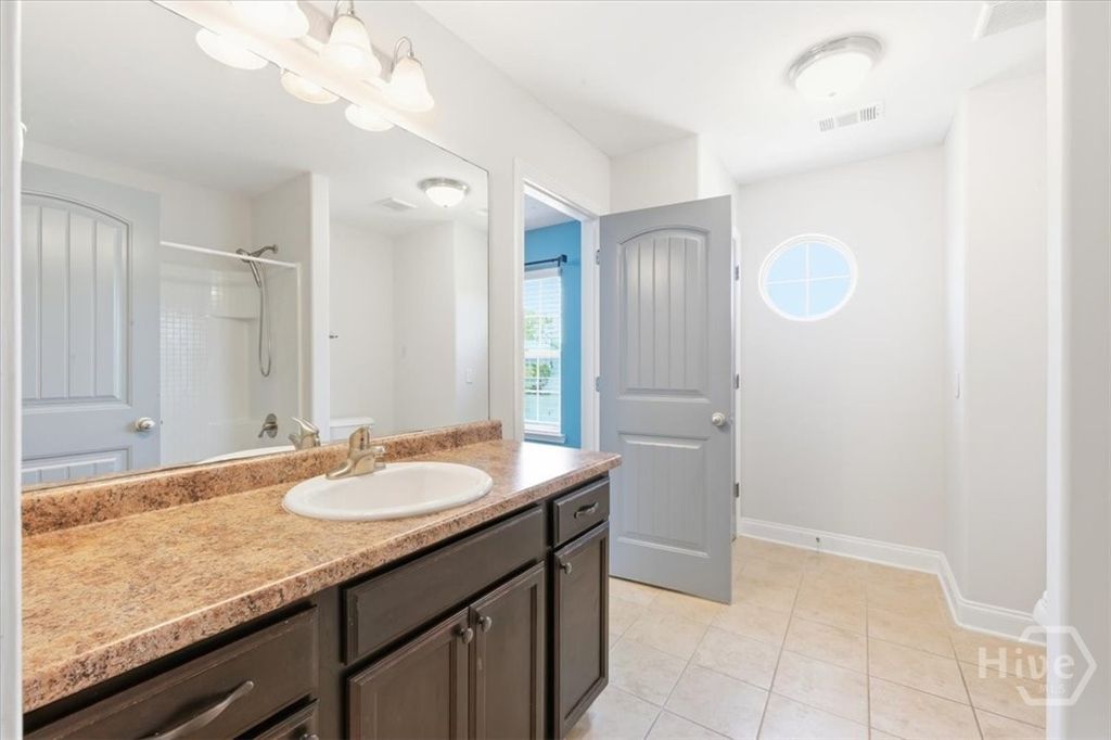 Image 18 of property listing at 15 Roundstone Way, Richmond Hill, GA 31324