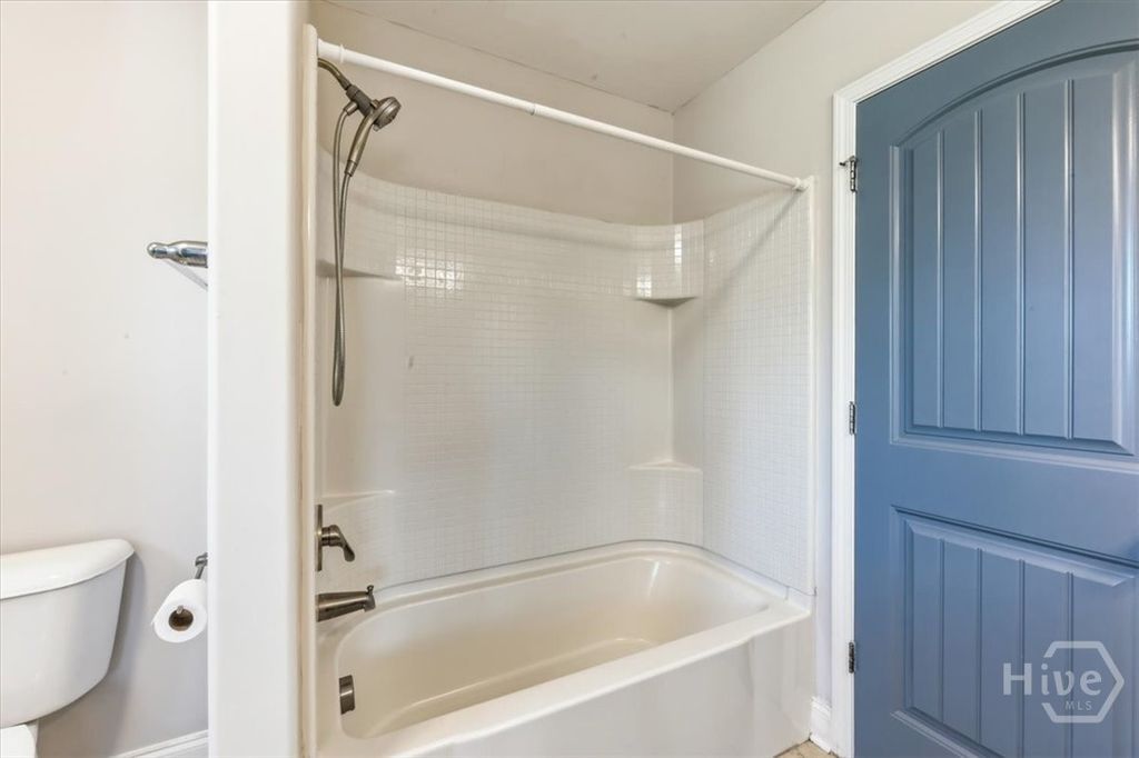 Image 19 of property listing at 15 Roundstone Way, Richmond Hill, GA 31324