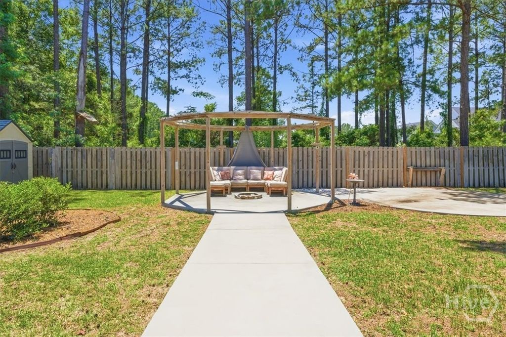 Image 30 of property listing at 15 Roundstone Way, Richmond Hill, GA 31324