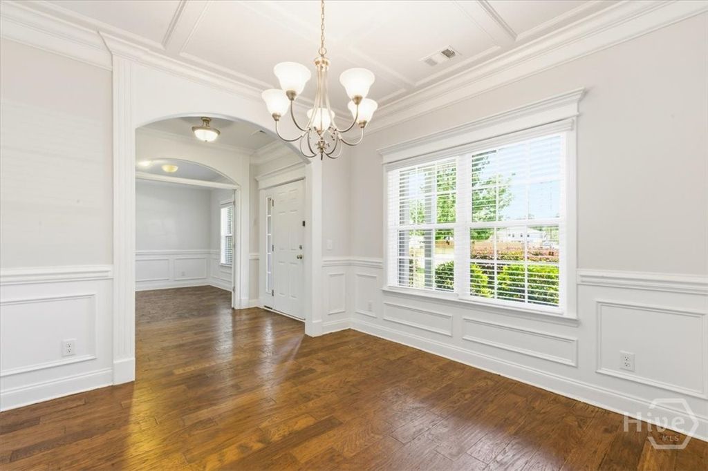 Image 6 of property listing at 15 Roundstone Way, Richmond Hill, GA 31324