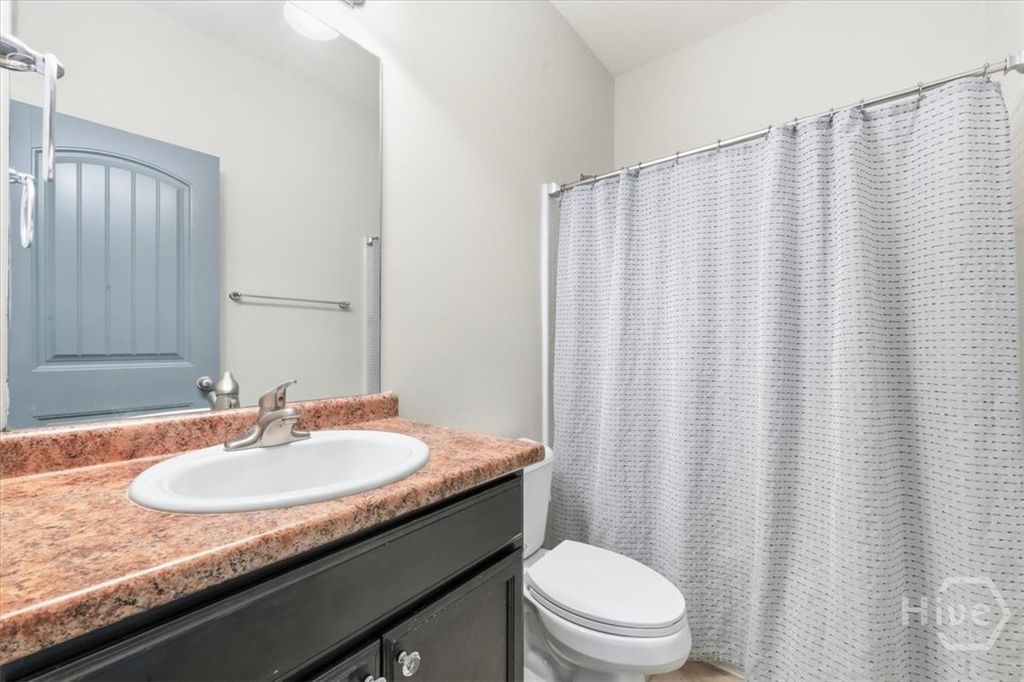 Image 7 of property listing at 15 Roundstone Way, Richmond Hill, GA 31324