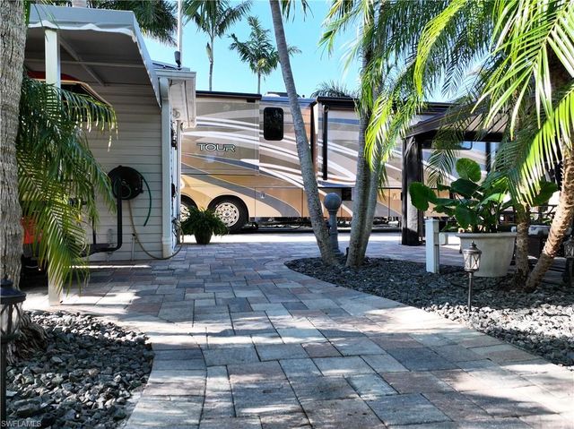 10131 Sunnywood CT, Fort Myers, FL 33905