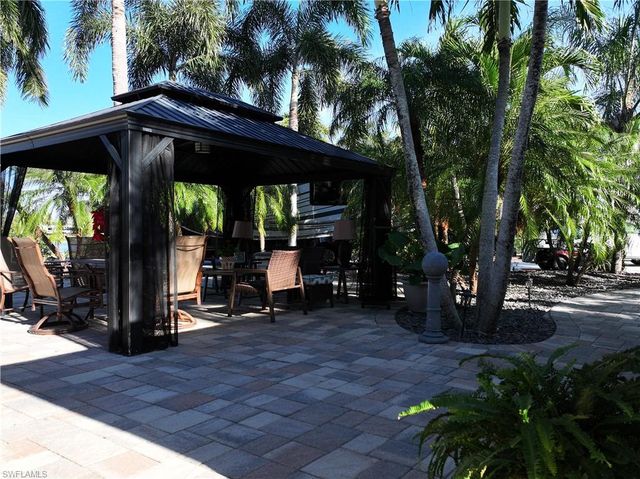 10131 Sunnywood CT, Fort Myers, FL 33905