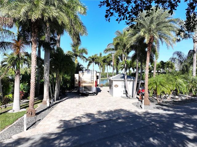 10131 Sunnywood CT, Fort Myers, FL 33905