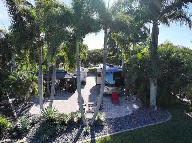 10131 Sunnywood CT, Fort Myers, FL 33905