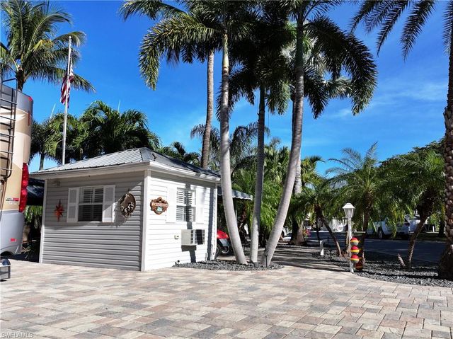 10131 Sunnywood CT, Fort Myers, FL 33905