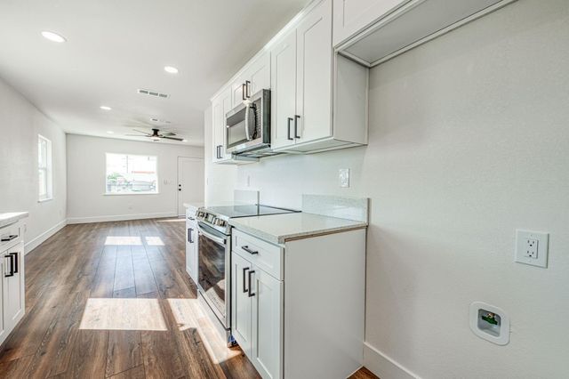 1304 W Andrews Avenue, Fresno, CA 93705