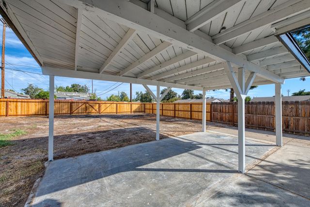 1304 W Andrews Avenue, Fresno, CA 93705