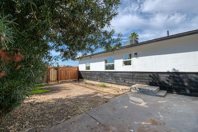 1304 W Andrews Avenue, Fresno, CA 93705