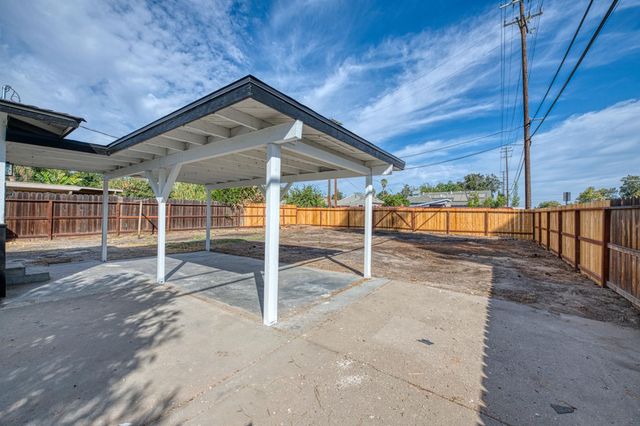1304 W Andrews Avenue, Fresno, CA 93705