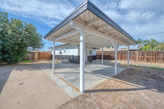 1304 W Andrews Avenue, Fresno, CA 93705