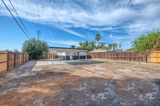 1304 W Andrews Avenue, Fresno, CA 93705