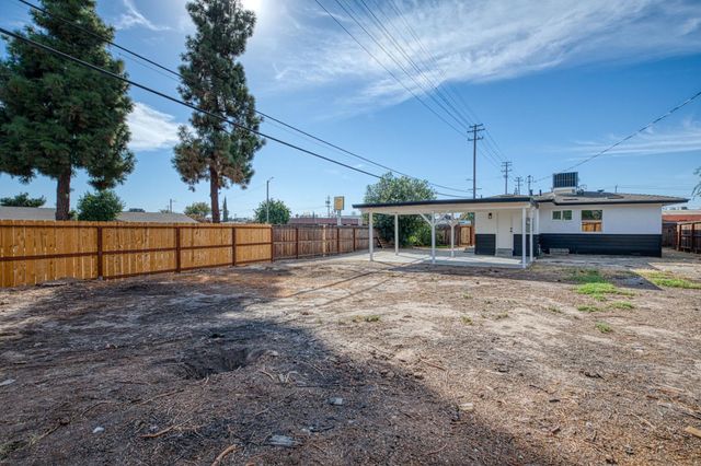 1304 W Andrews Avenue, Fresno, CA 93705