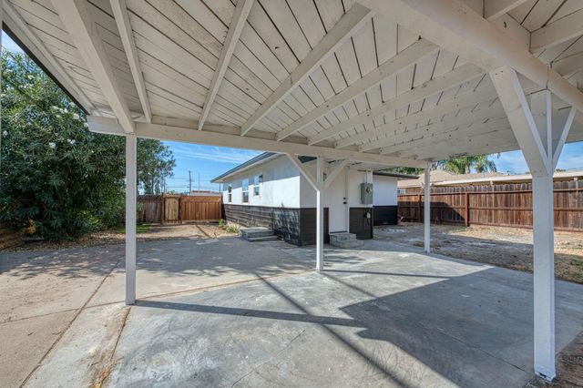 1304 W Andrews Avenue, Fresno, CA 93705