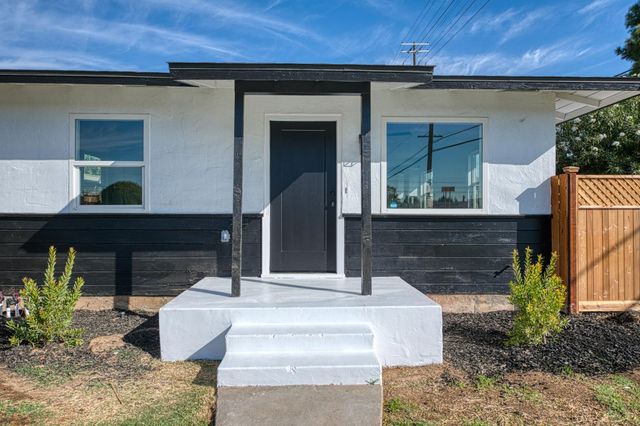 1304 W Andrews Avenue, Fresno, CA 93705