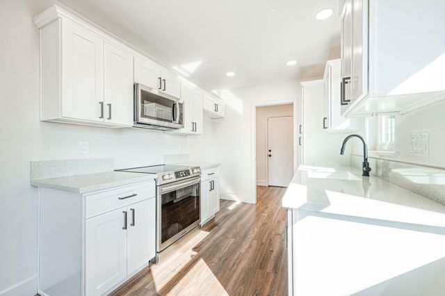 1304 W Andrews Avenue, Fresno, CA 93705