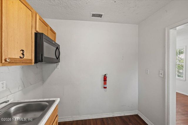 8053 LEXINGTON Drive, Jacksonville, FL 32208