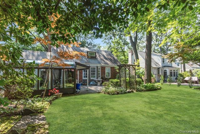 110 Connecticut Avenue, Freeport, NY 11520