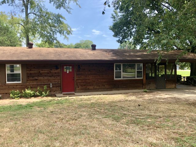 832 Pineview Dr, Springville, TN 38256