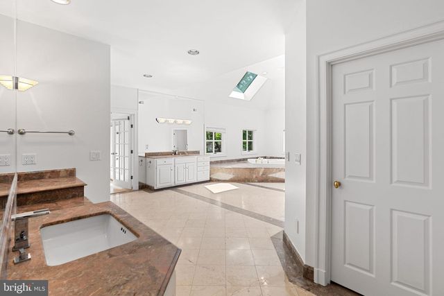 10823 LOCKLAND, Potomac, MD 20854