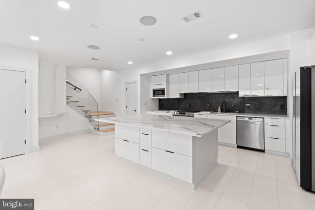 10823 LOCKLAND, Potomac, MD 20854