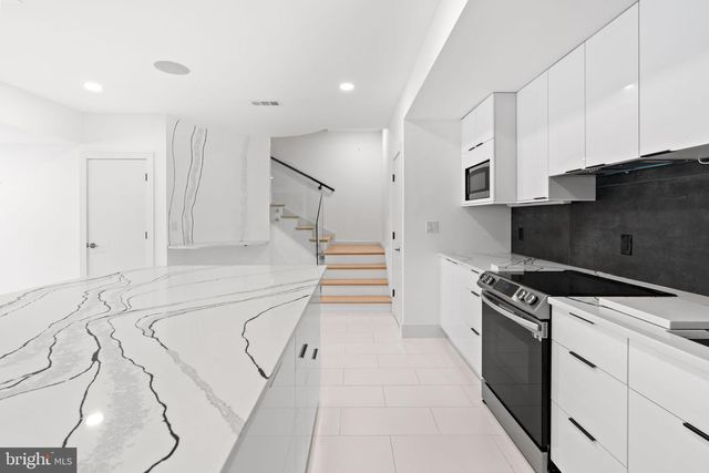 10823 LOCKLAND, Potomac, MD 20854