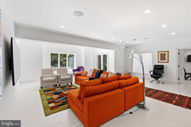 10823 LOCKLAND, Potomac, MD 20854