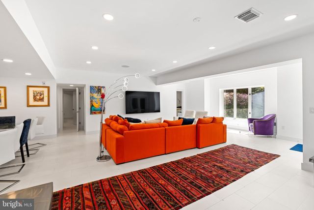 10823 LOCKLAND, Potomac, MD 20854