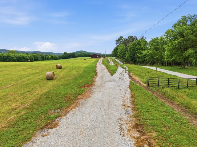 1050 Franks Ferry Rd, Sparta, TN 38583
