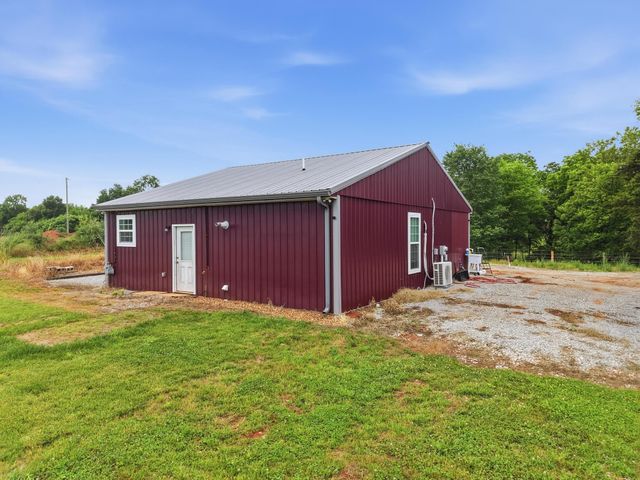 1050 Franks Ferry Rd, Sparta, TN 38583