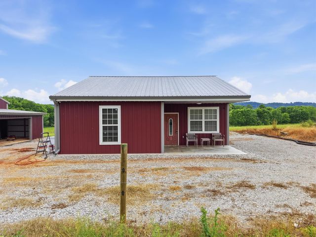 1050 Franks Ferry Rd, Sparta, TN 38583