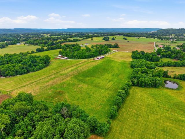 1050 Franks Ferry Rd, Sparta, TN 38583